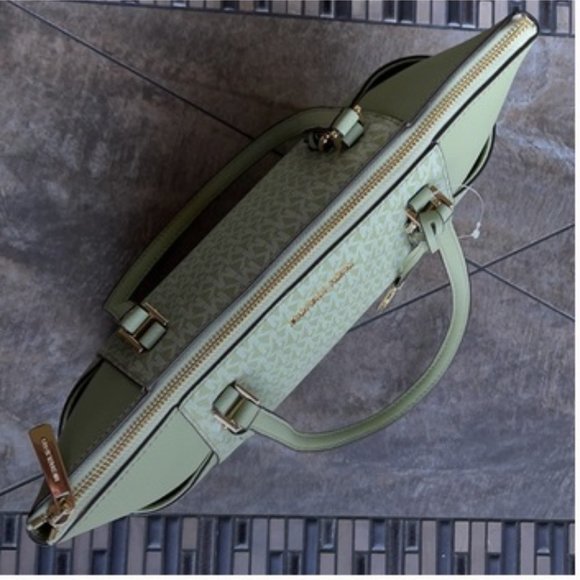 Michael Kors Charlotte Large Top Zip Tote - Picture 14 of 16